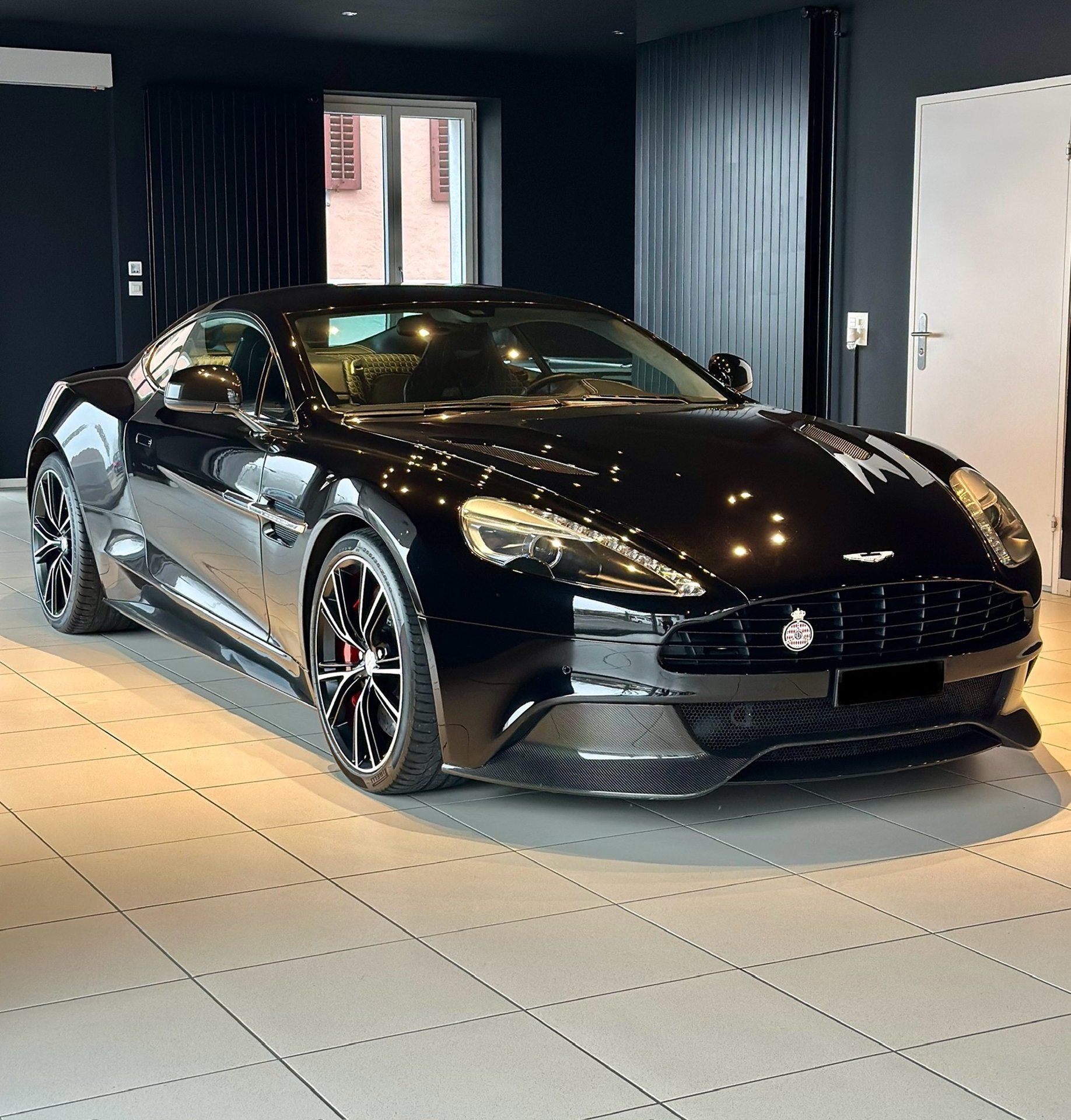 ASTON MARTIN Vanquish V12 Touchtronic 2