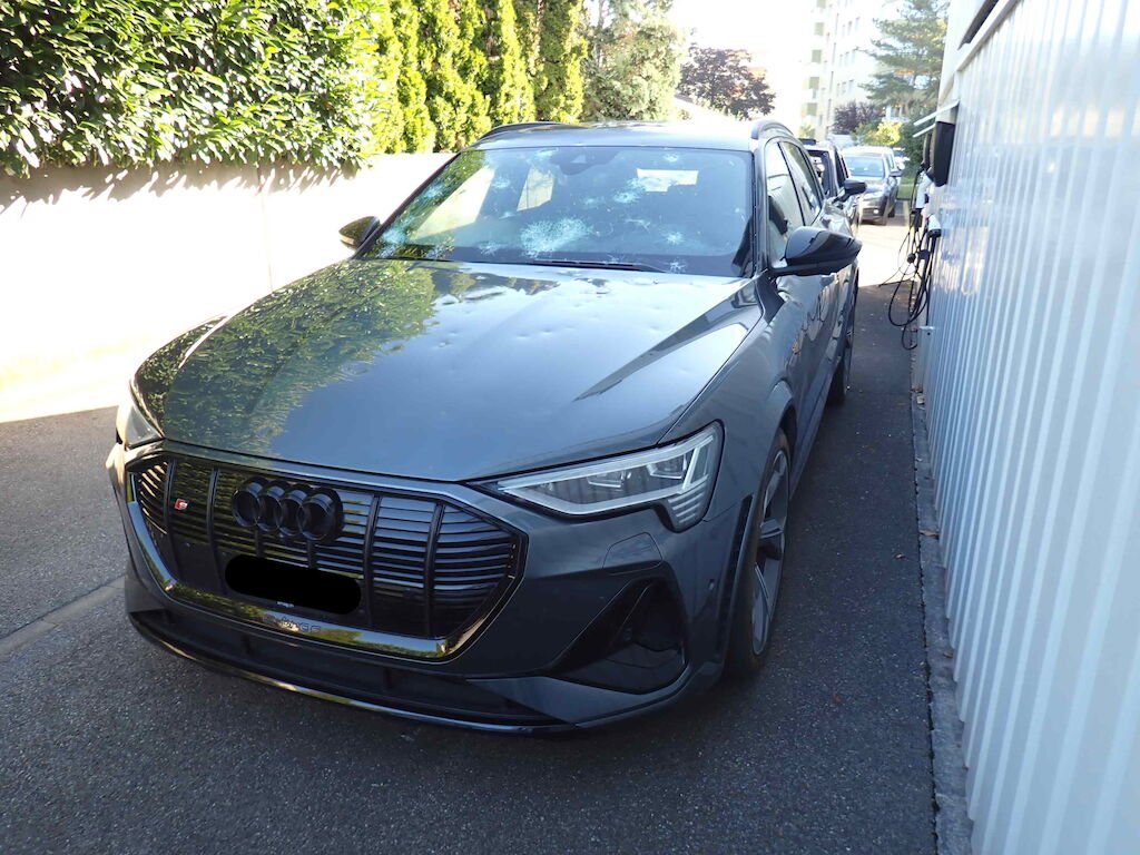 AUDI e-tron S quattro