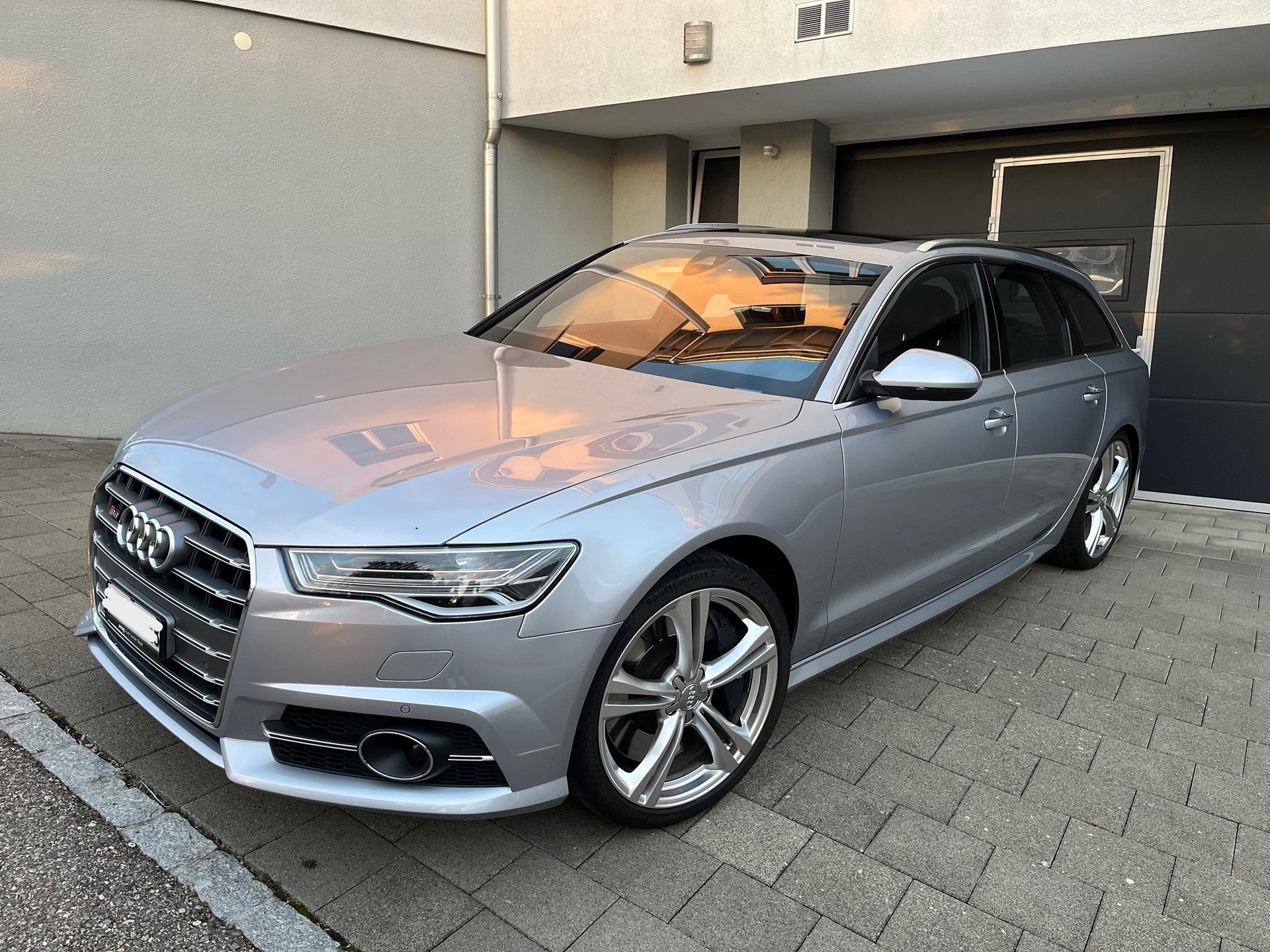 AUDI S6 Avant quattro