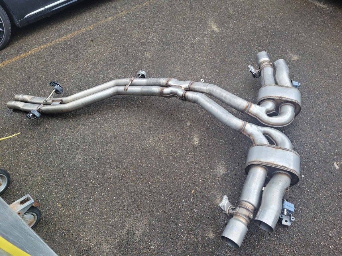 Auspuffanlage passend zu  LAMBORGHINI  URUS 4.0, 620 HP