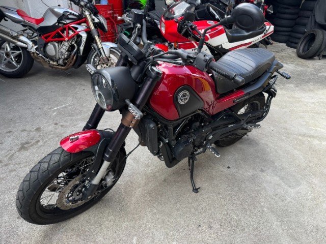 Benelli Leoncino 500 ABS