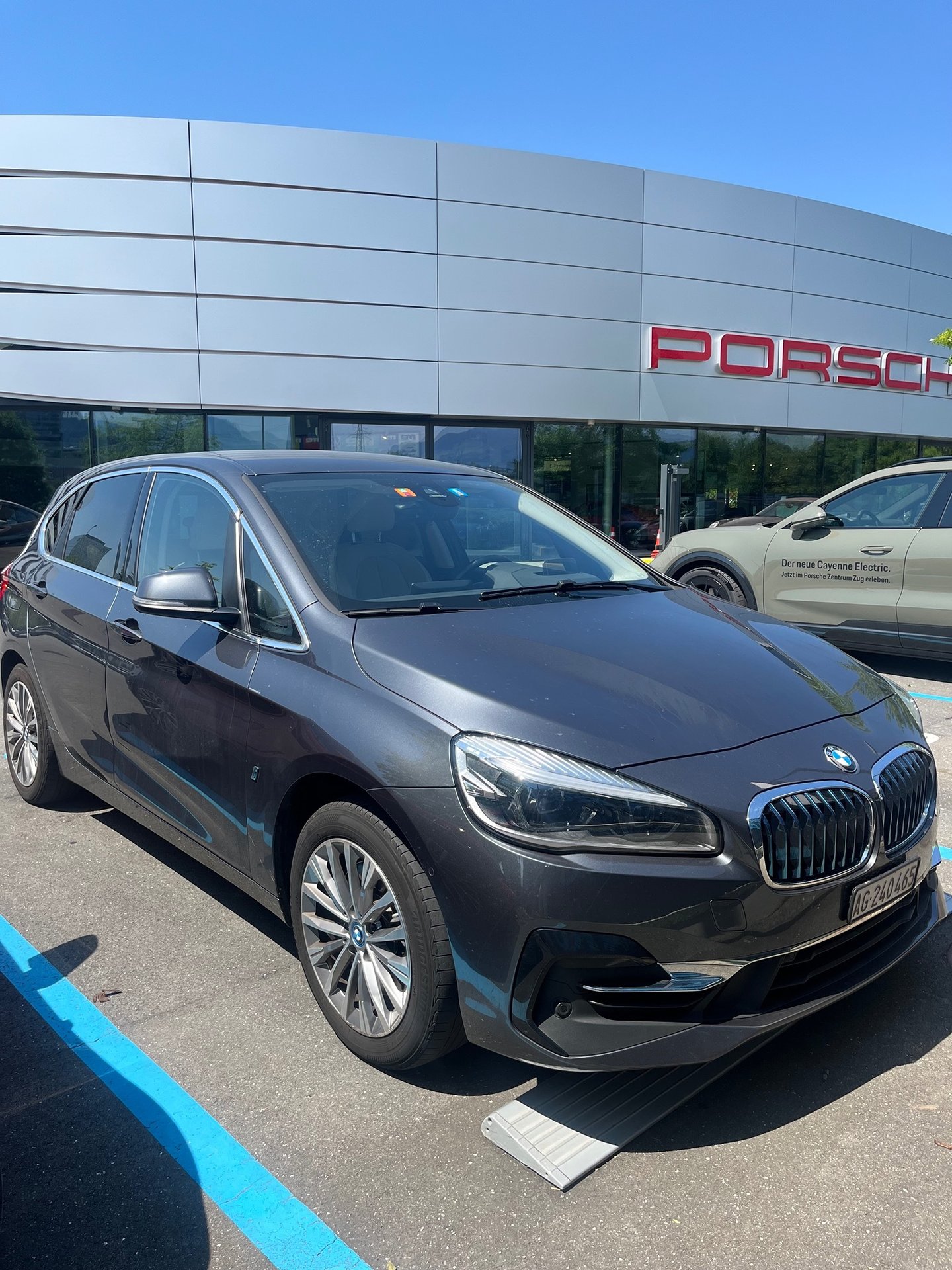 BMW 225xe AT
