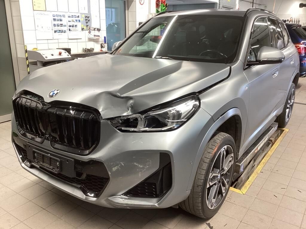 BMW X1 U11 23i xDrive paddles