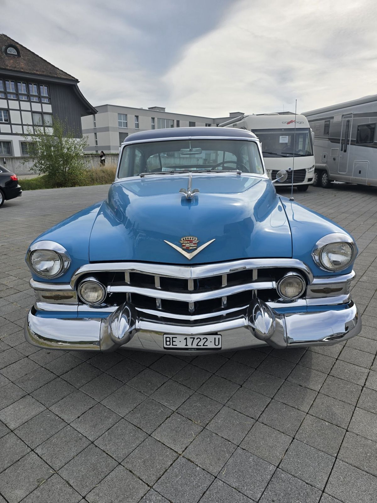 CADILLAC Series 62 Sedan
