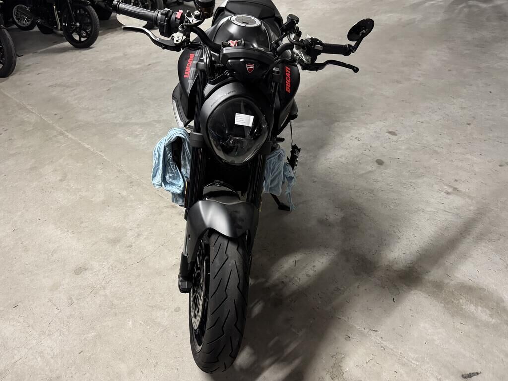 DUCATI Monster 937 Dark Staealth
