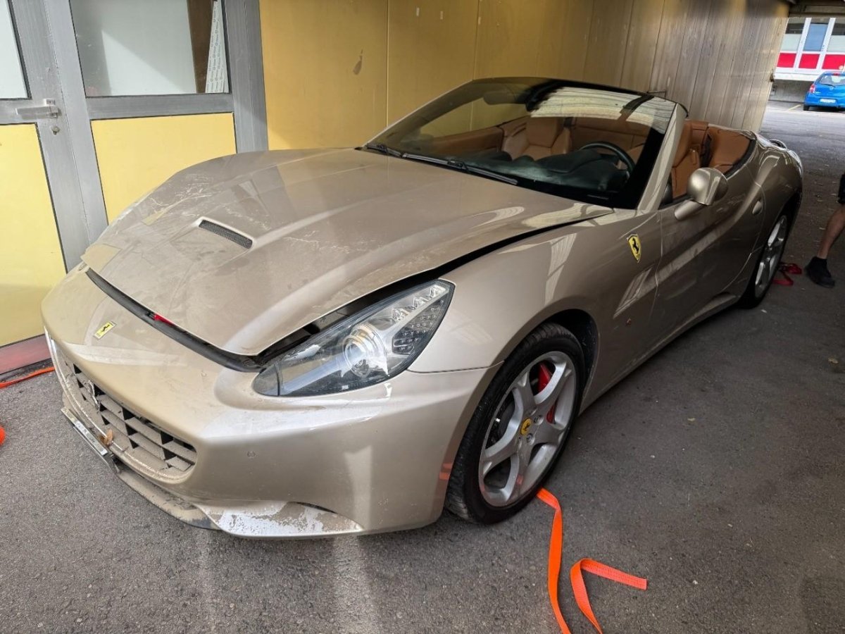 FERRARI California  4.3 V8, 460 HP