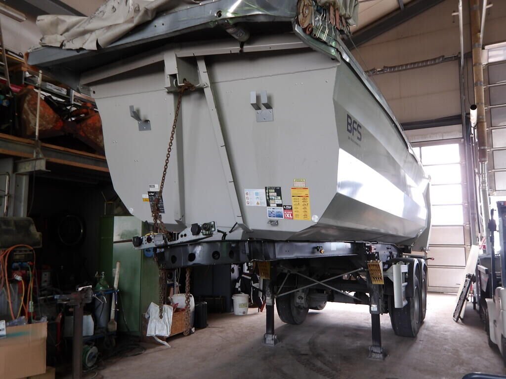 Fliegl ZHKS 330 semi-remorque