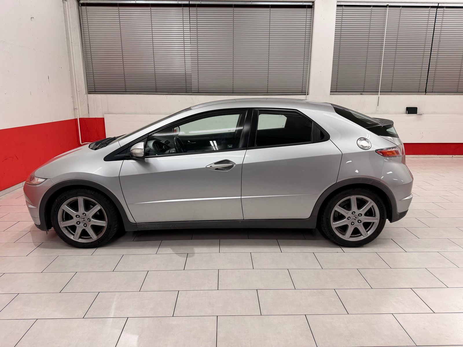 HONDA Civic 1.8i 5DR