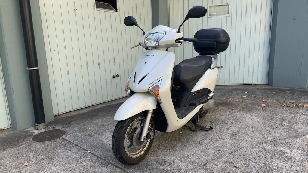 Honda NHX 110 Lead 8 Scheibe+Topcase