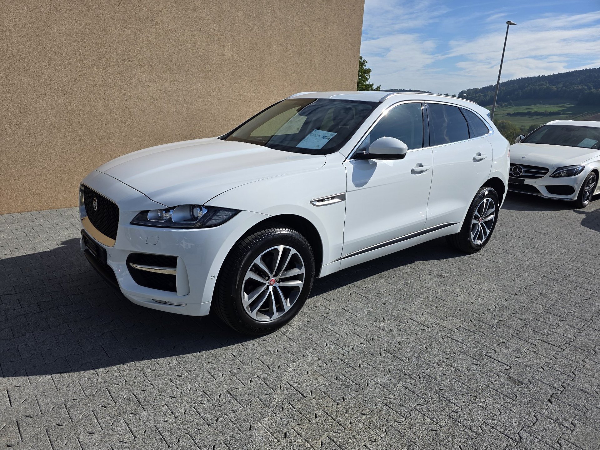JAGUAR F-Pace