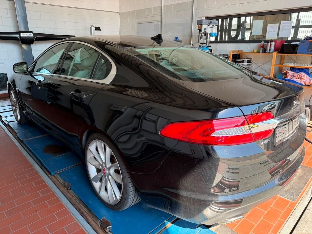 Jaguar XF