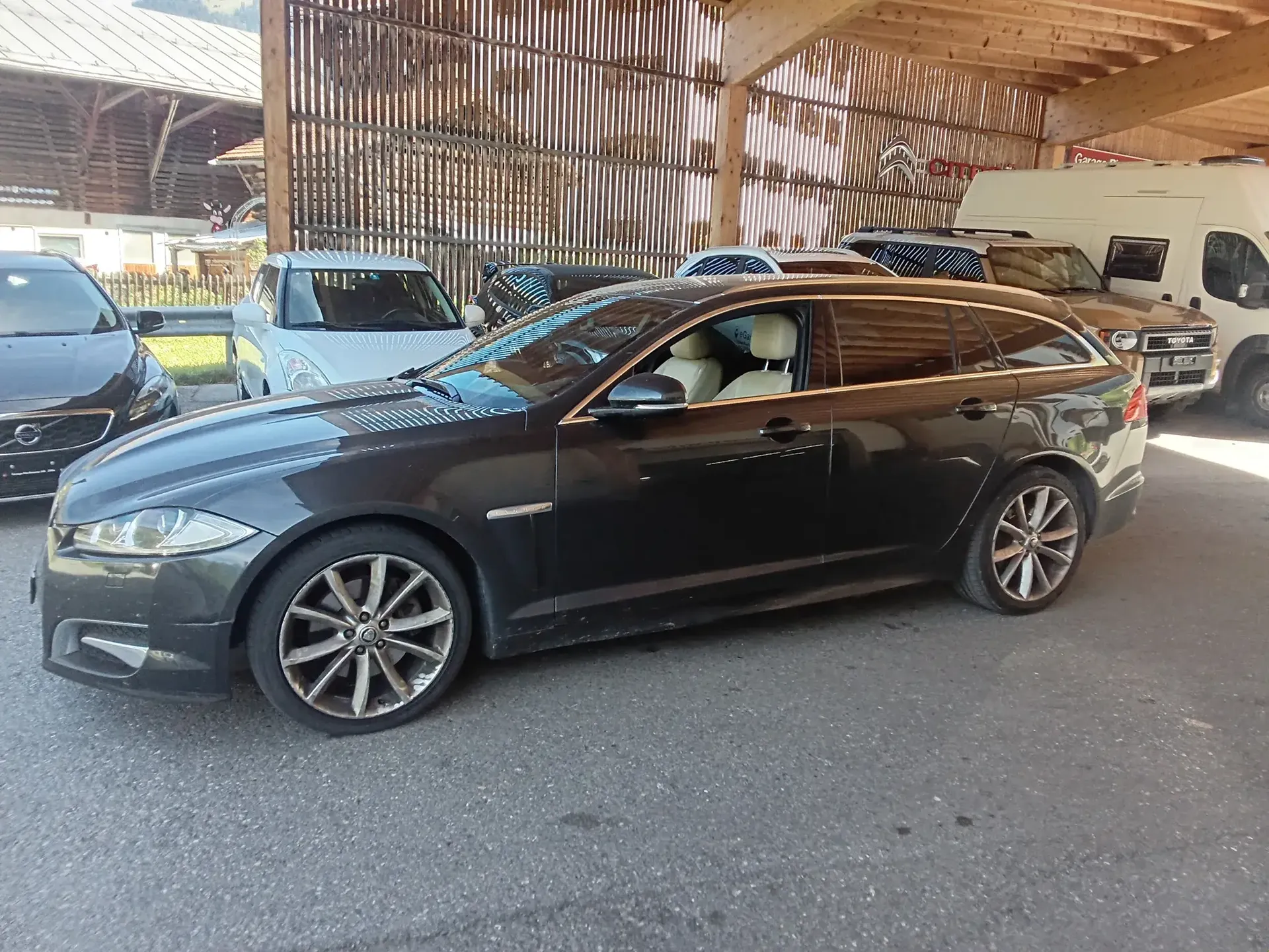 JAGUAR XF