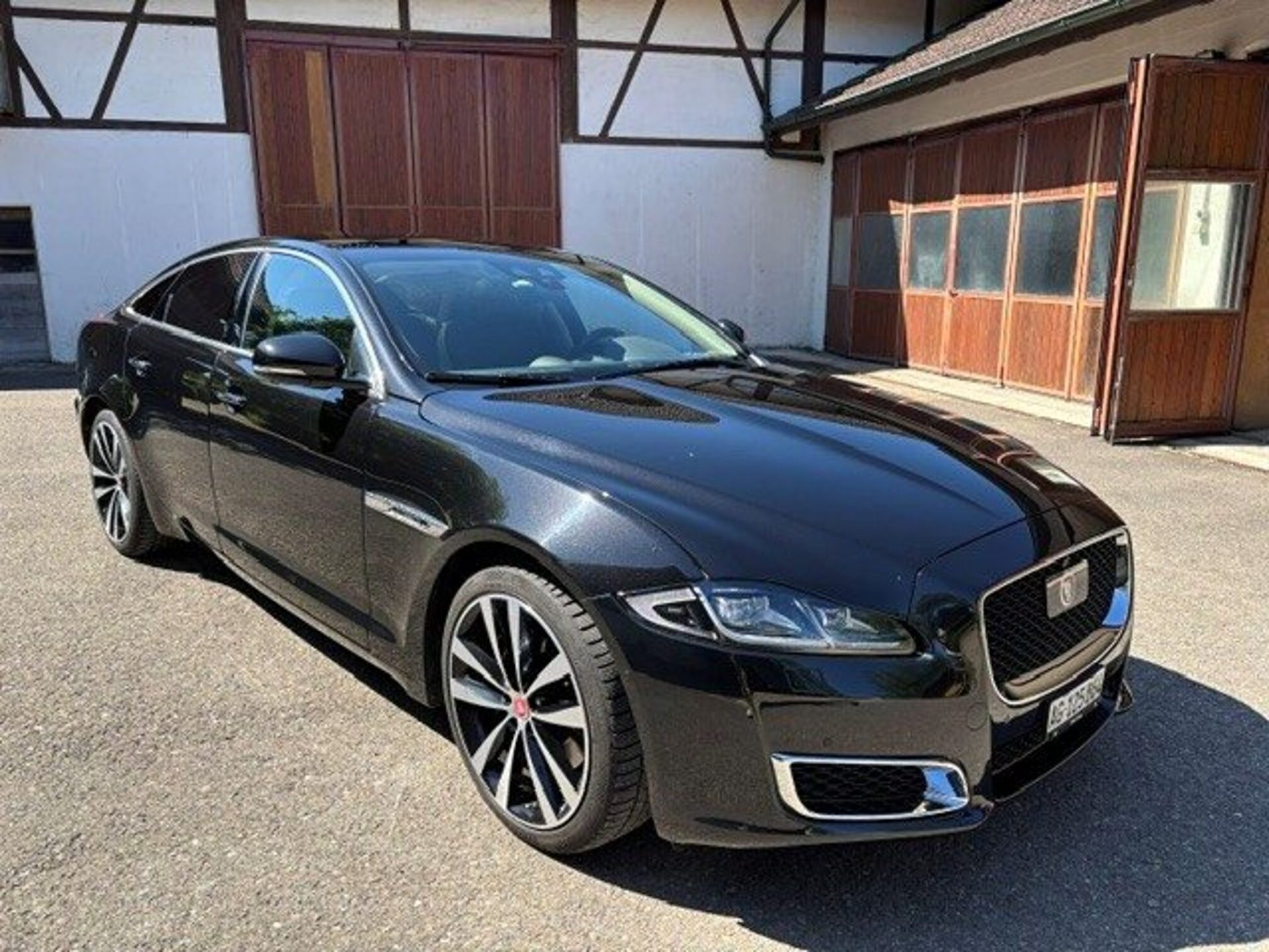 JAGUAR XJ 3.0L V6D (SWB)