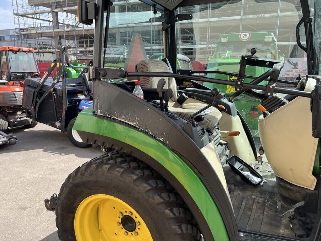 John Deere 2038R