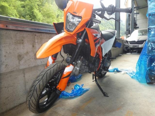 . KTM 125 SMC R