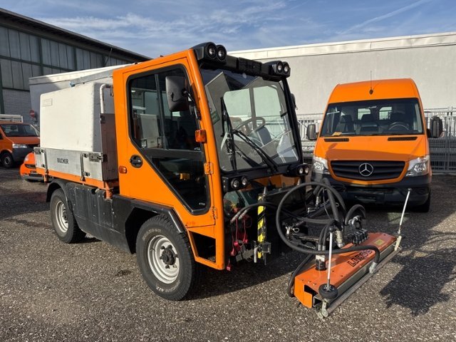 LADOG T 1250 T 1250 Inkl. Streuer und Pflug
