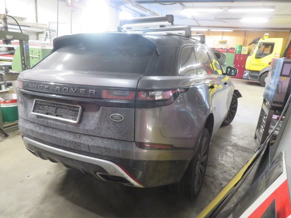 Land Rover D300 Range Rover Velar R-Dynamic