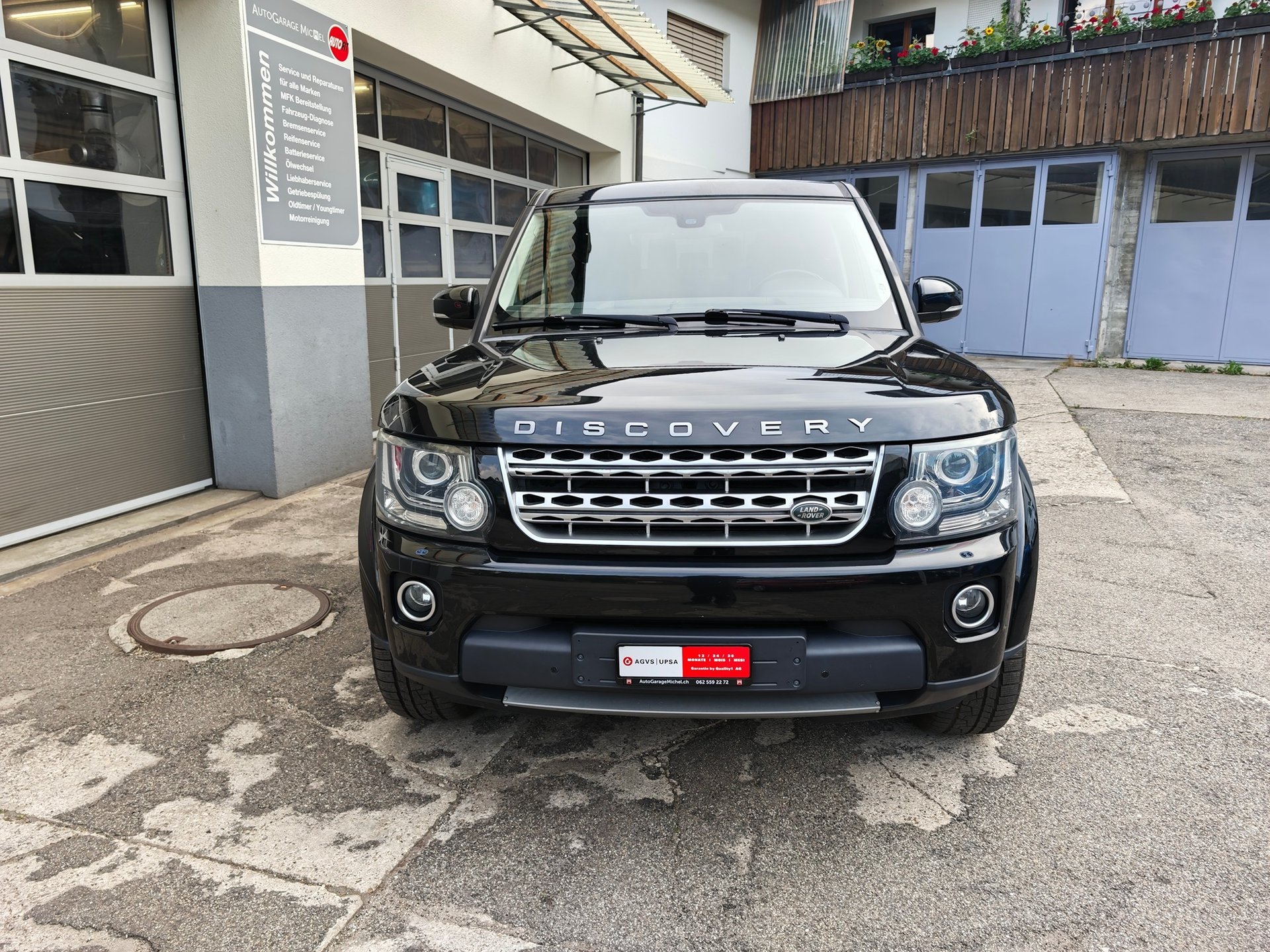 LAND ROVER Discovery 3.0TDI SDV6 HSE Santorini Black