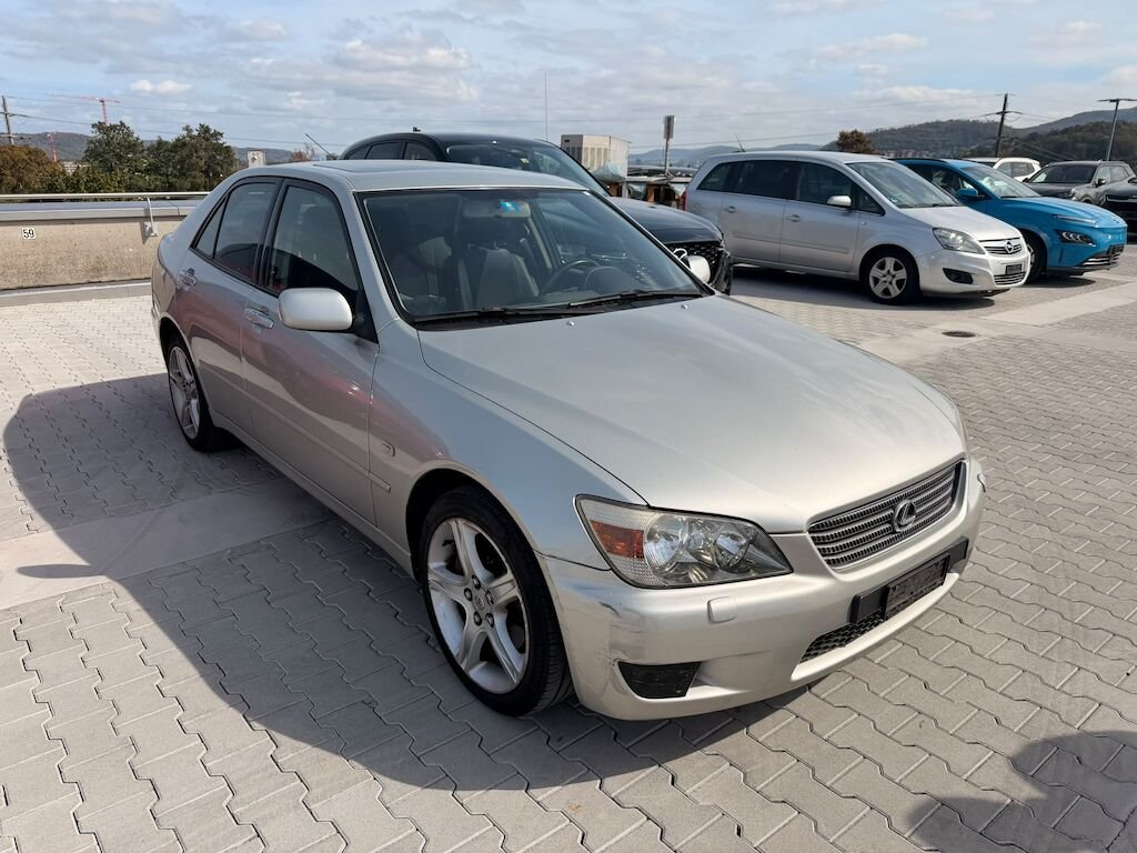 Lexus IS 200
