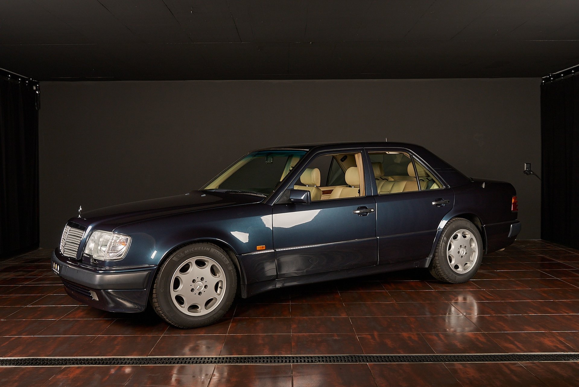 MERCEDES-BENZ 500 E