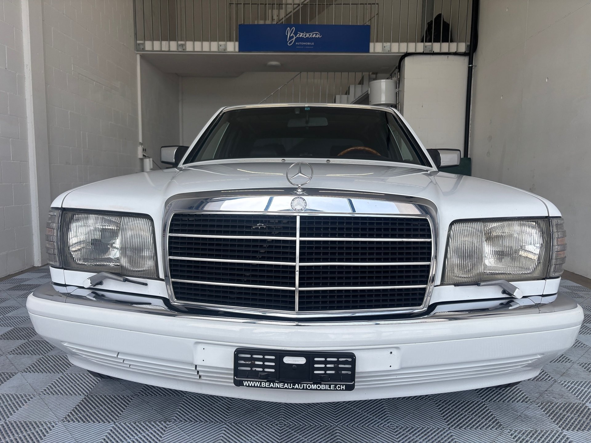 MERCEDES-BENZ 560 SEL