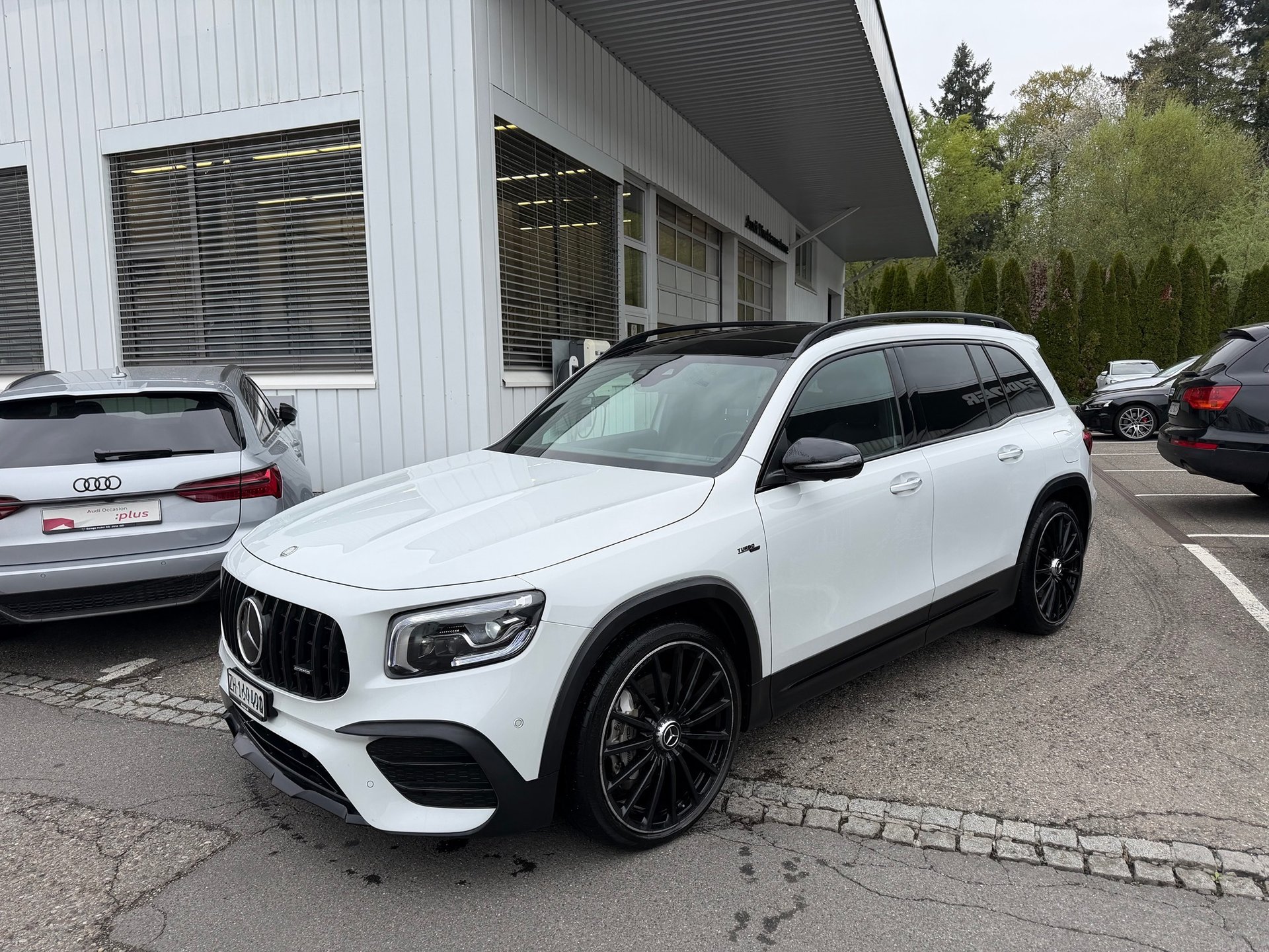 MERCEDES-BENZ AMG GLB 35