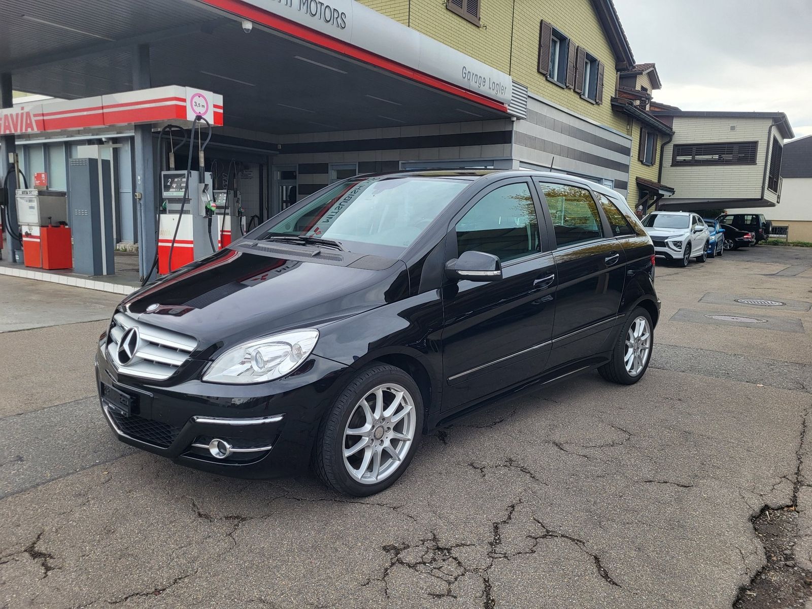 MERCEDES-BENZ B 180