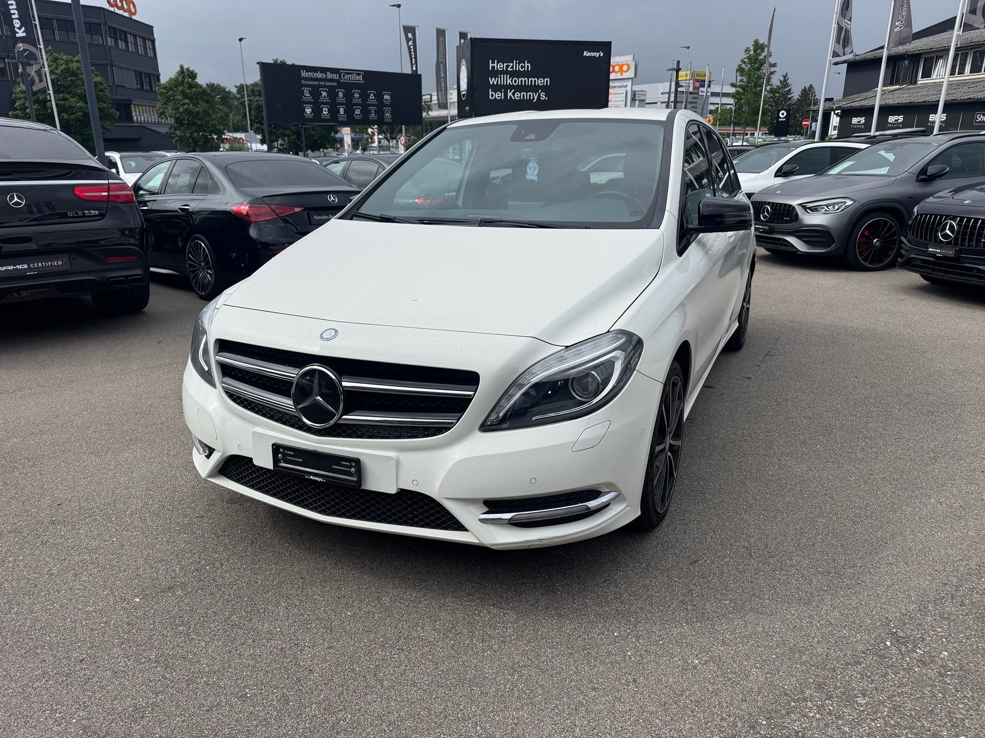 MERCEDES-BENZ B 200
