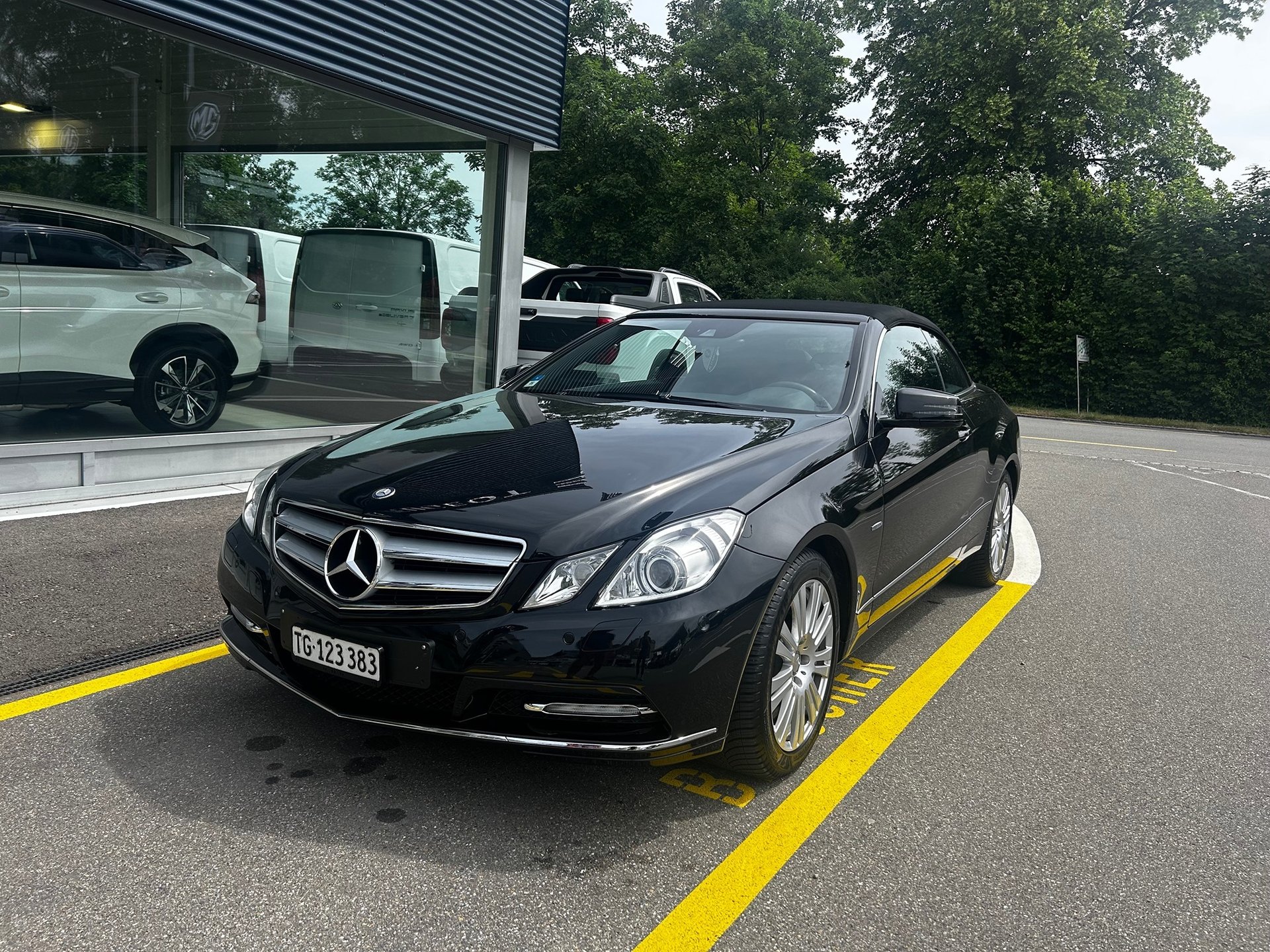 MERCEDES-BENZ E 200 CGI BLUE