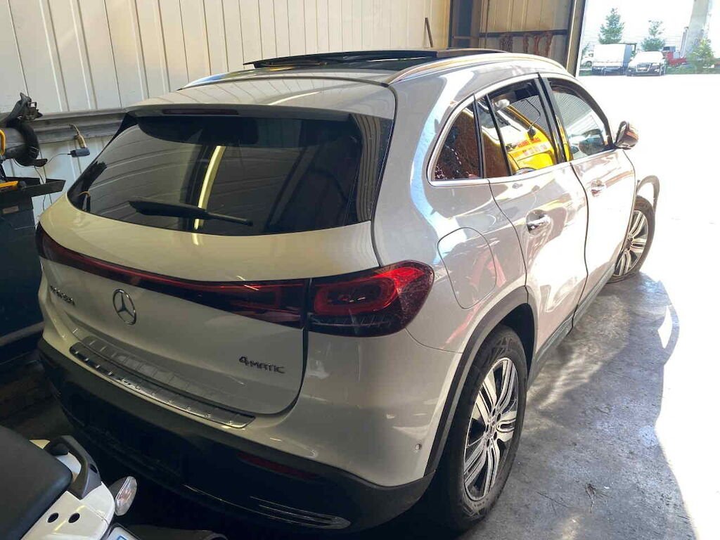 MERCEDES-BENZ EQA 350 4MATIC