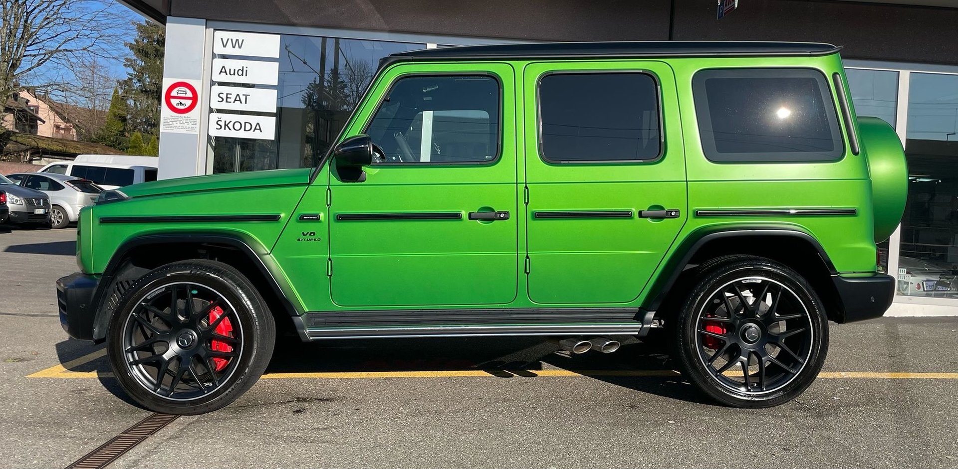 MERCEDES-BENZ  G 63 AMG Speedshift Plus G-Tronic CH-Auto mit Carbon / SUPERIOR Line Interieur