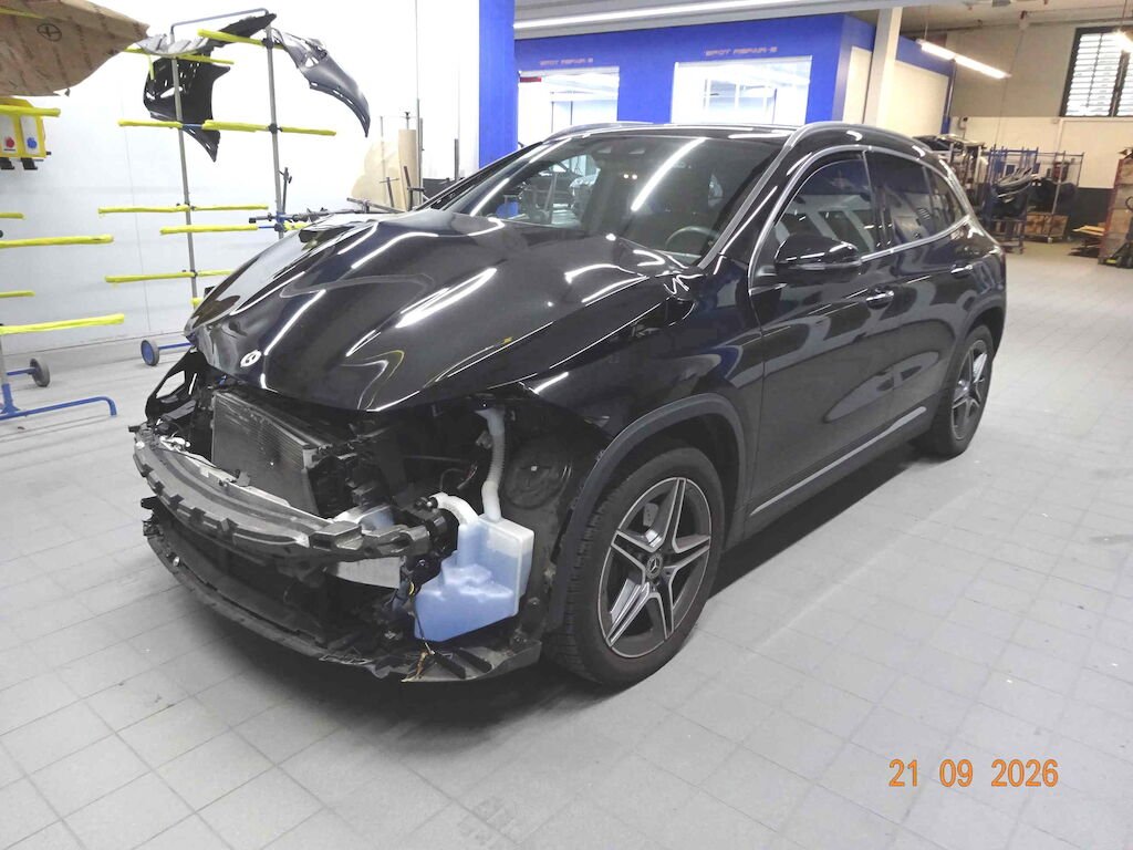 MERCEDES-BENZ GLA 200 AMG LINE