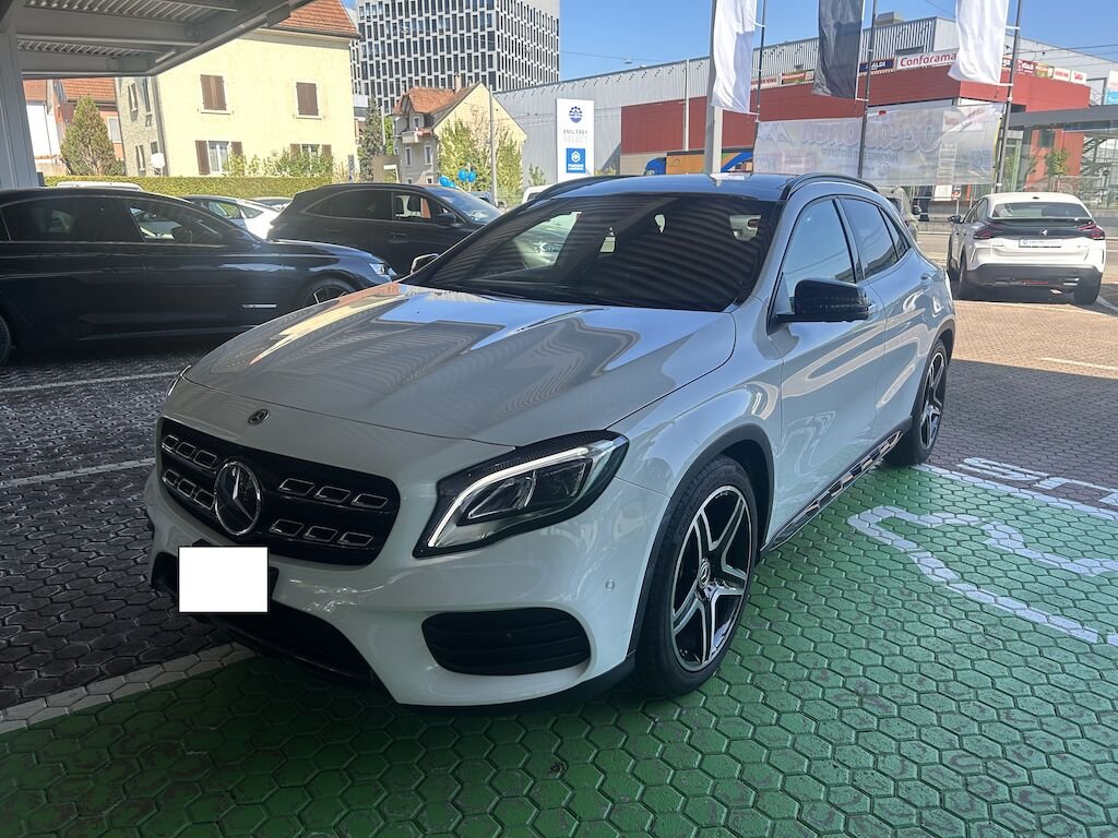 Mercedes Benz GLA 220