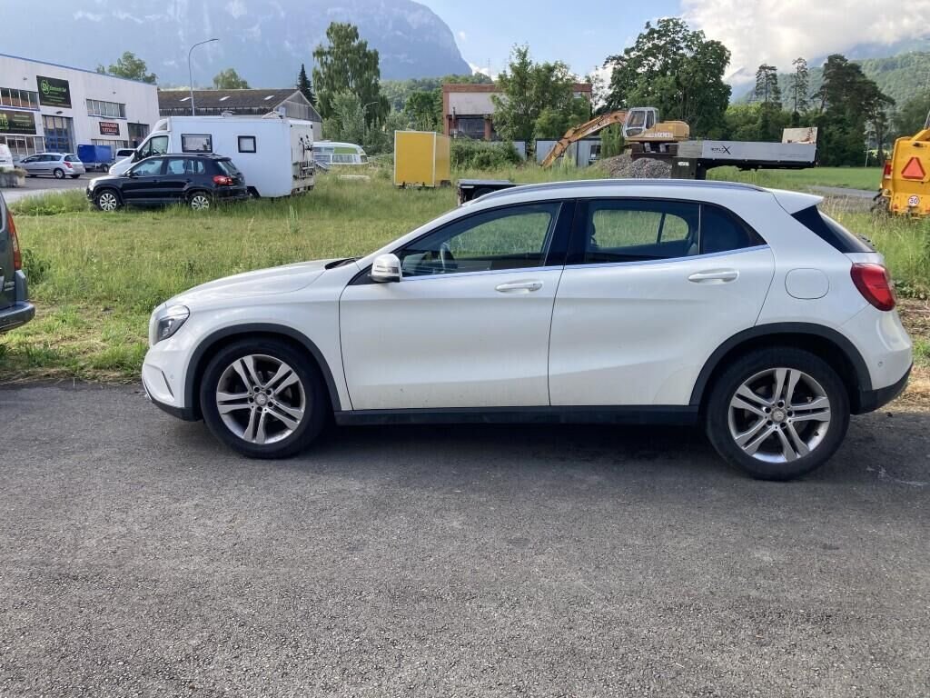 MERCEDES-BENZ GLA 220 d 4Matic 7G-DCT