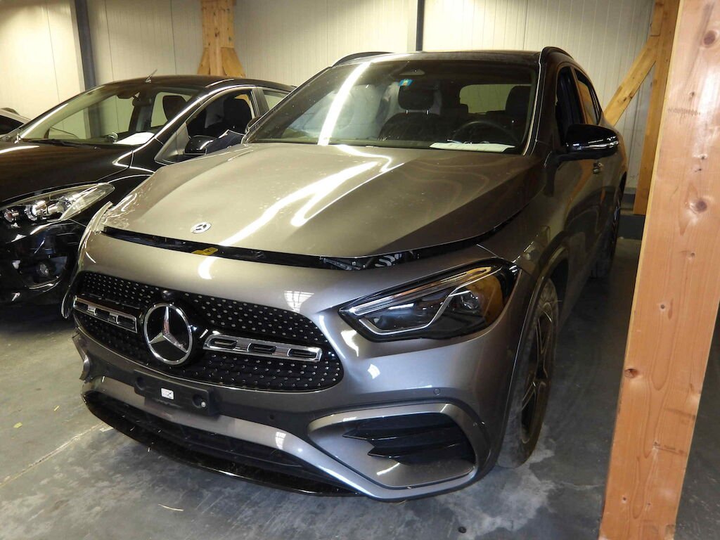 MERCEDES-BENZ GLA 220D 4M