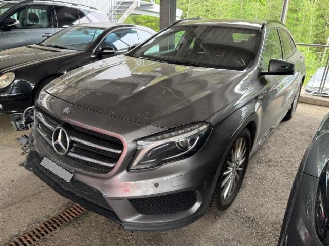 Mercedes-Benz GLA-Klasse X156 GLA 250 AMG Line 4m
