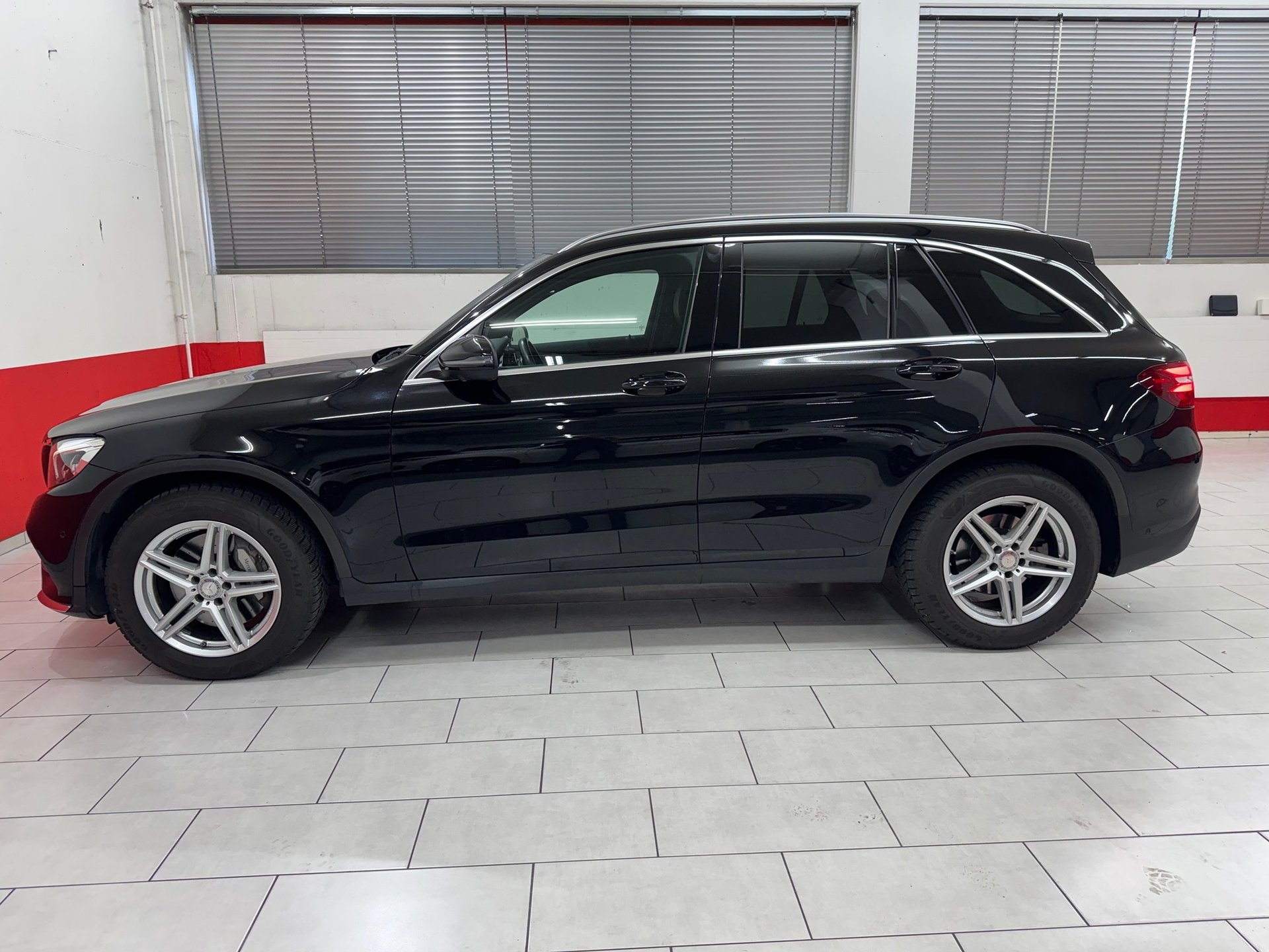 MERCEDES-BENZ GLC 250d AMG Line