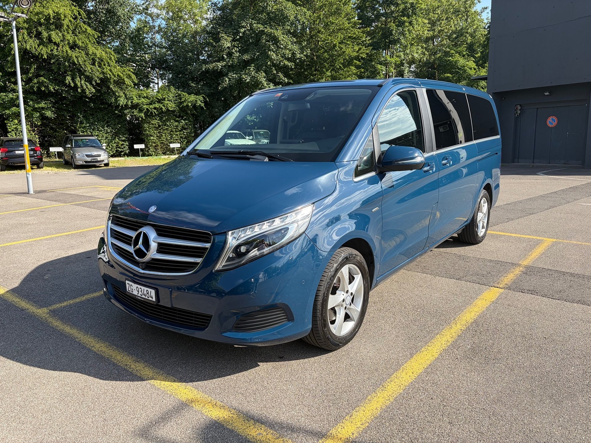 MERCEDES-BENZ V220