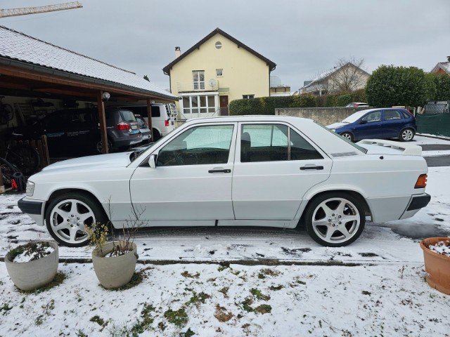 Mercedes-Benz W201 190 E 2.3