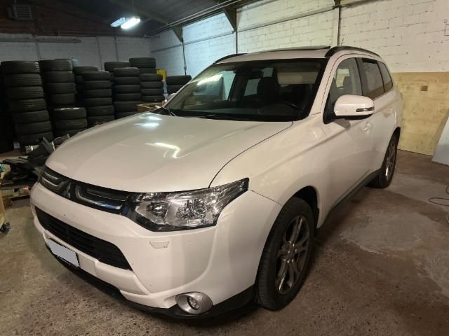Mitsubishi Outlander 2.2 DiD Navigator Safety