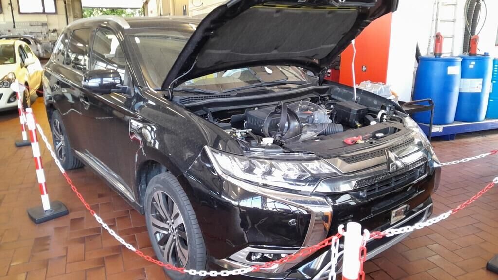 MITSUBISHI Outlander 2.4 PHEV Diamond 4WD Automatic