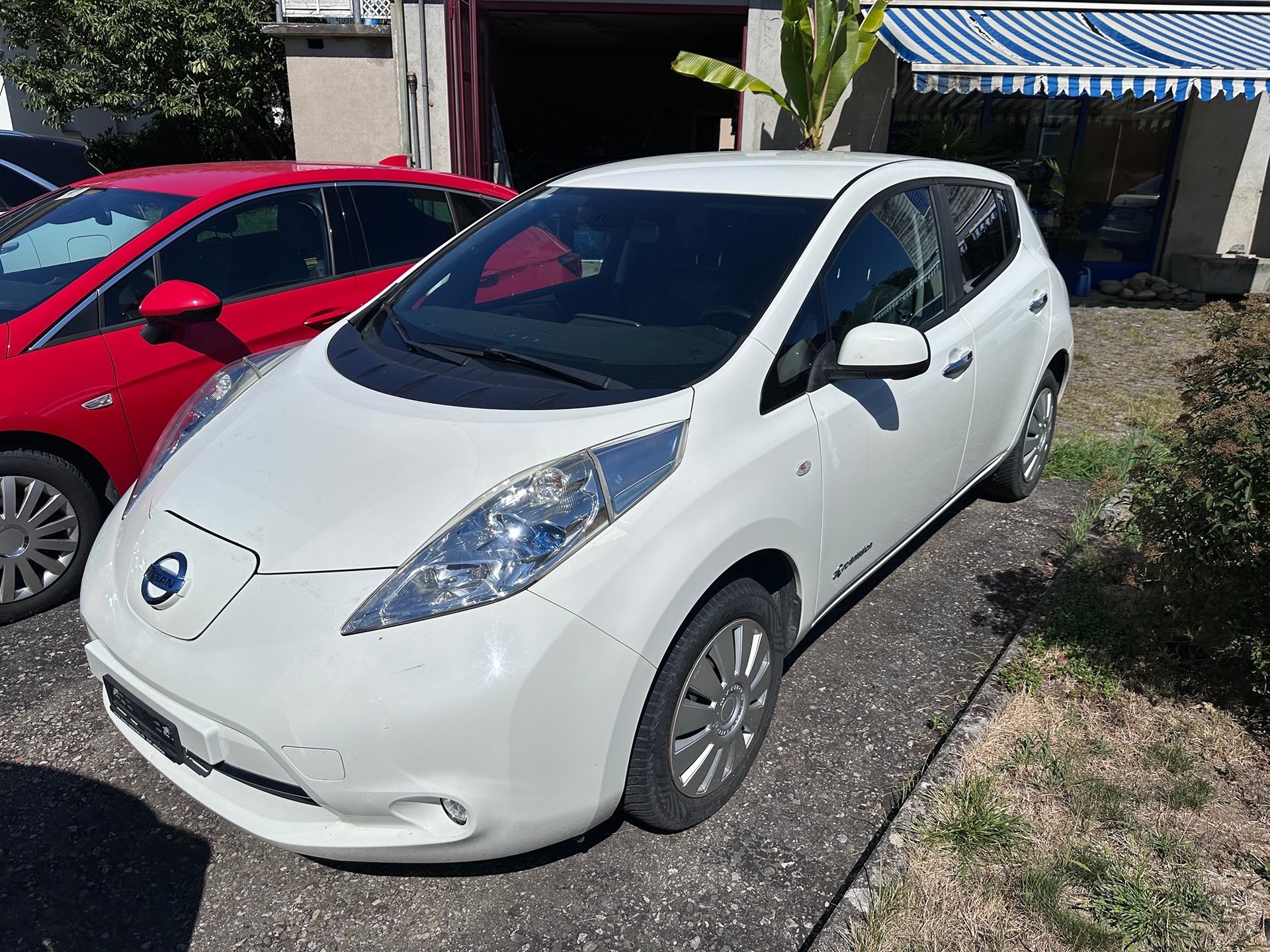 NISSAN LEAF
