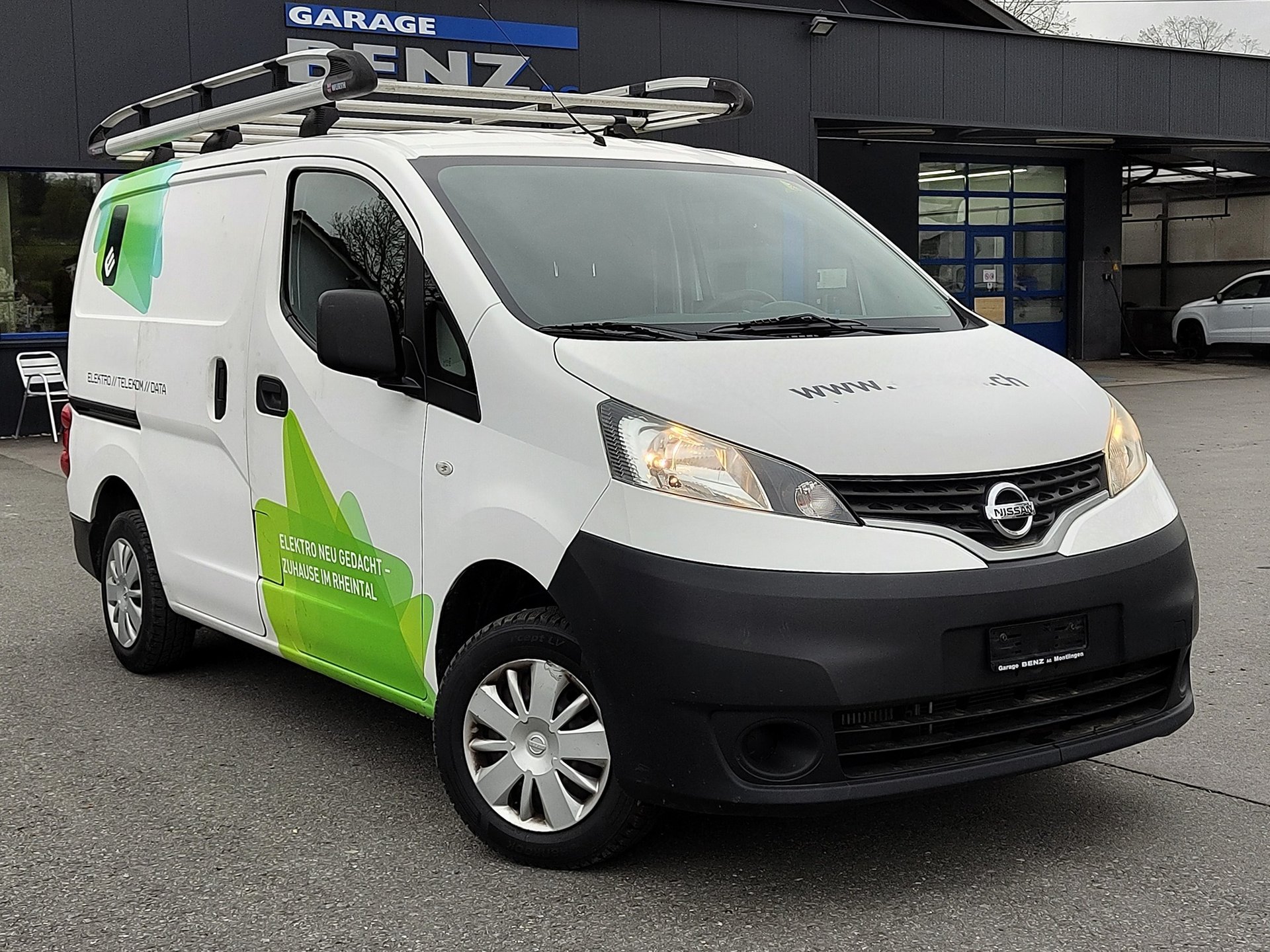 NISSAN NV 200