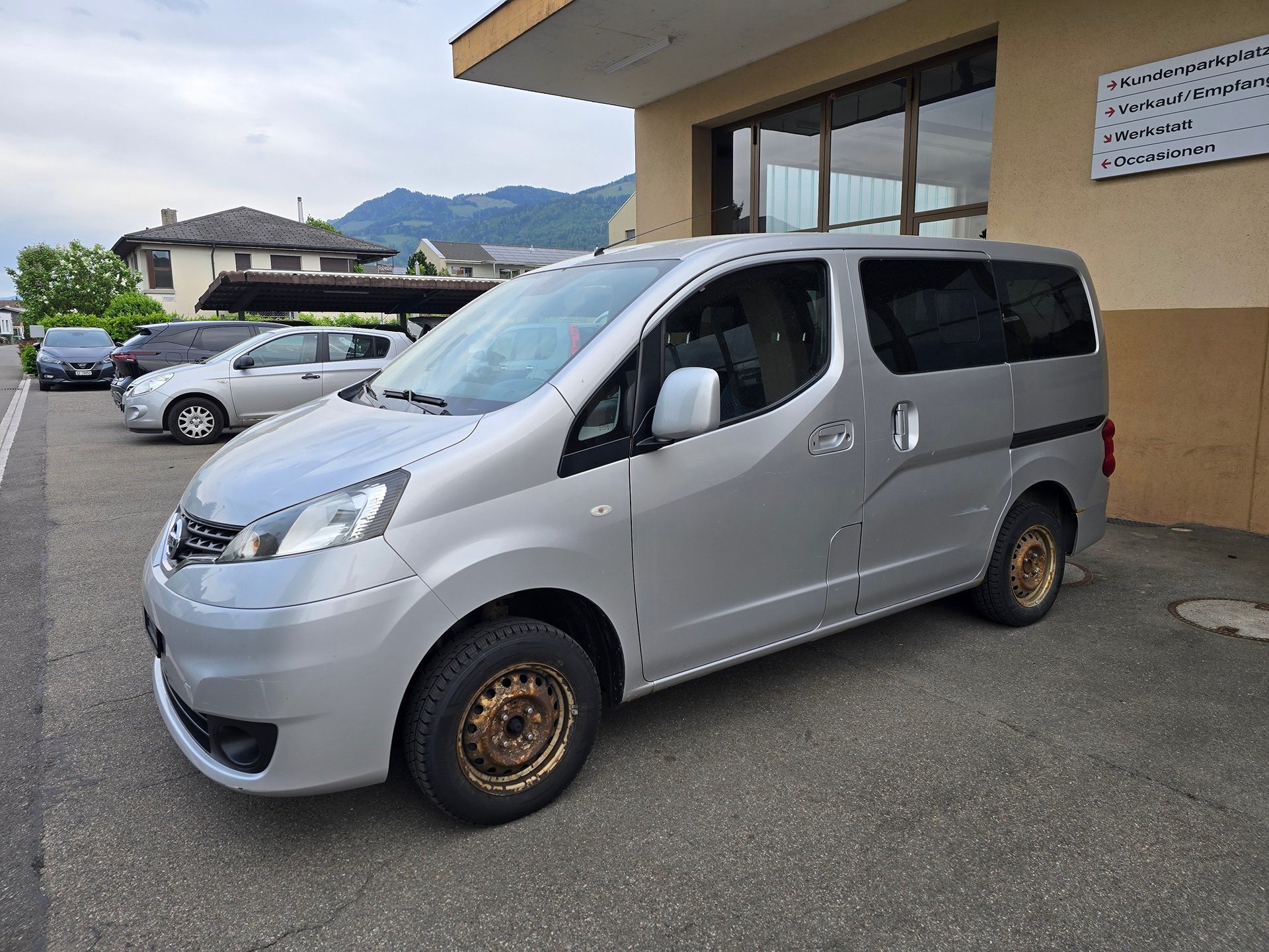 NISSAN NV200
