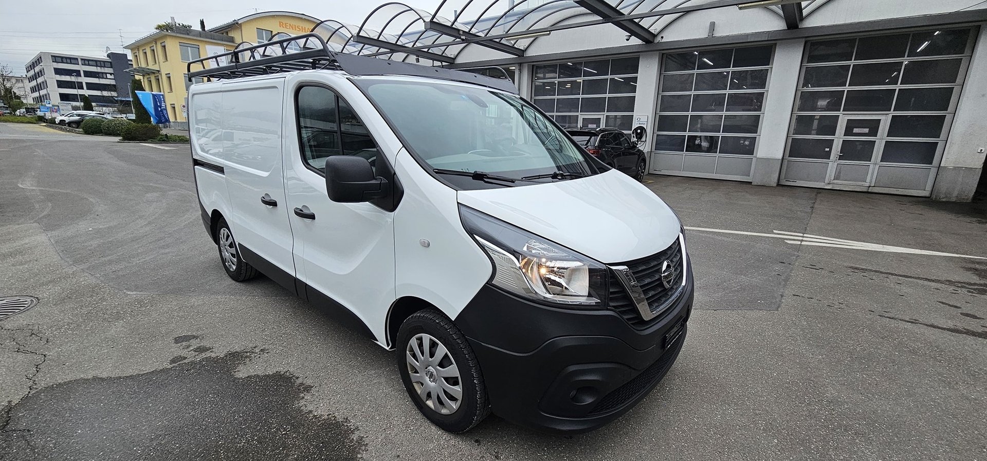 NISSAN NV300