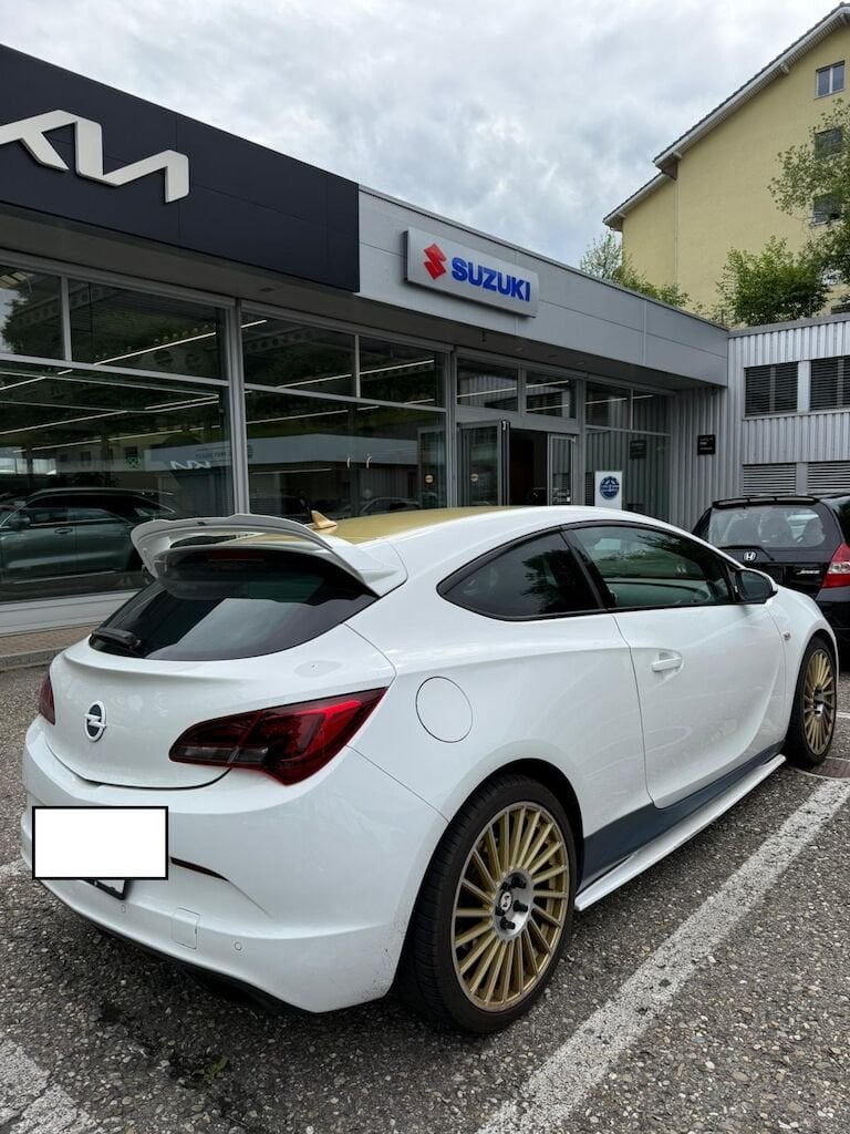 Opel Astra GTC 2.0i Turbo OPC