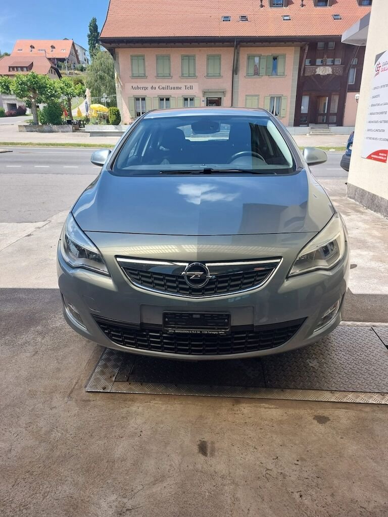 Opel Astra J