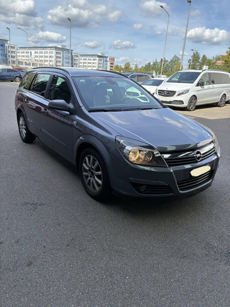 Personenwagen 0pelAstraH18Cvan