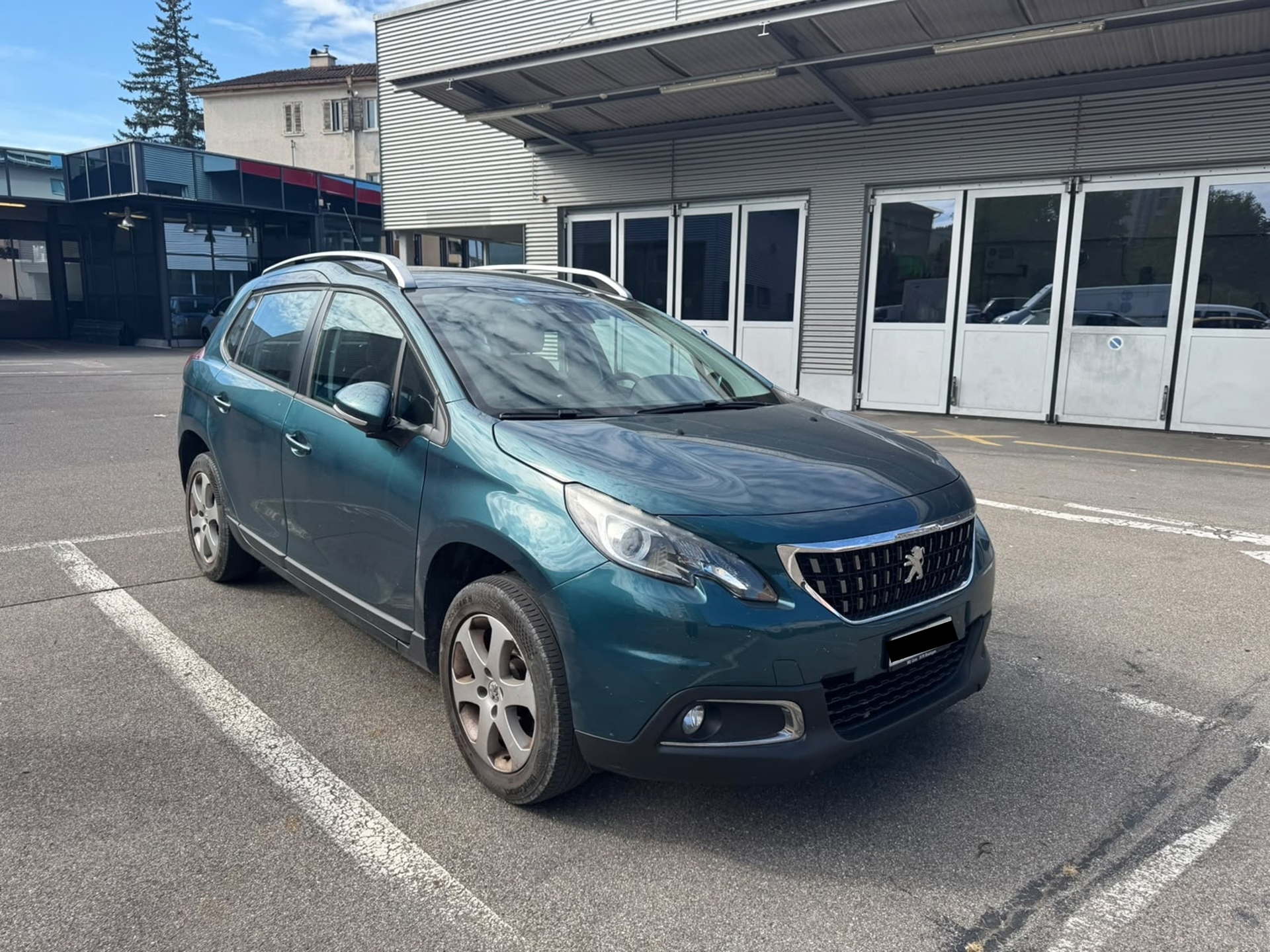 PEUGEOT 2008 1.2 e