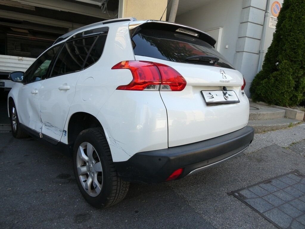 Peugeot 2008 1.6HDi SST